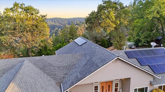 19372 Buck Ridge Rd, Grass Valley, CA 95949