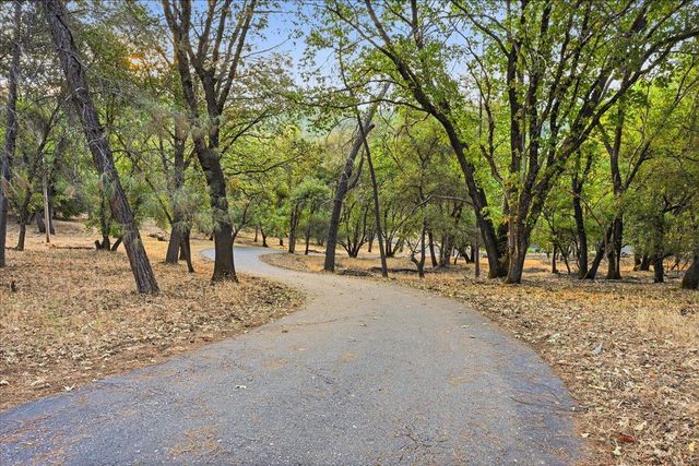 19372 Buck Ridge Rd, Grass Valley, CA 95949