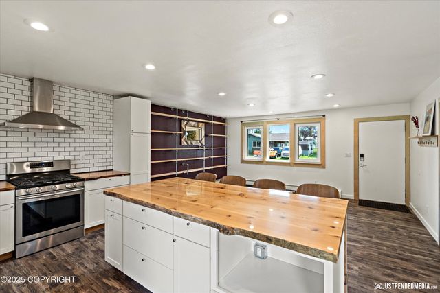 3135 E 17th Avenue, Anchorage, AK 99508