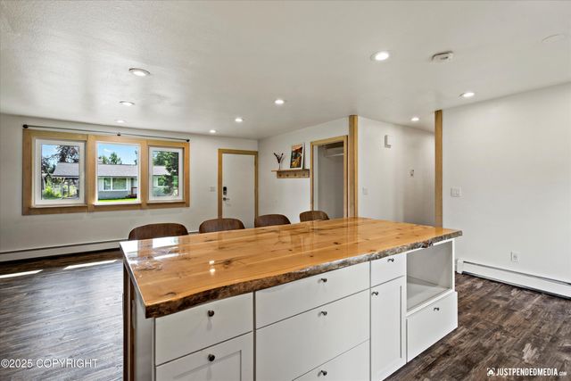 3135 E 17th Avenue, Anchorage, AK 99508