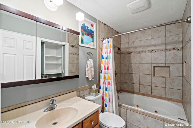 3135 E 17th Avenue, Anchorage, AK 99508