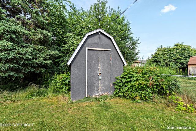 3135 E 17th Avenue, Anchorage, AK 99508