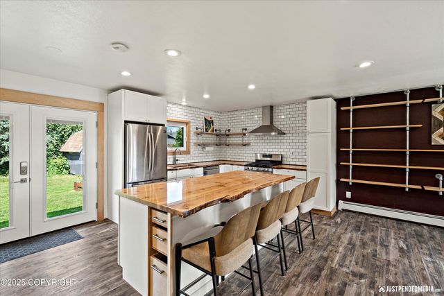 3135 E 17th Avenue, Anchorage, AK 99508