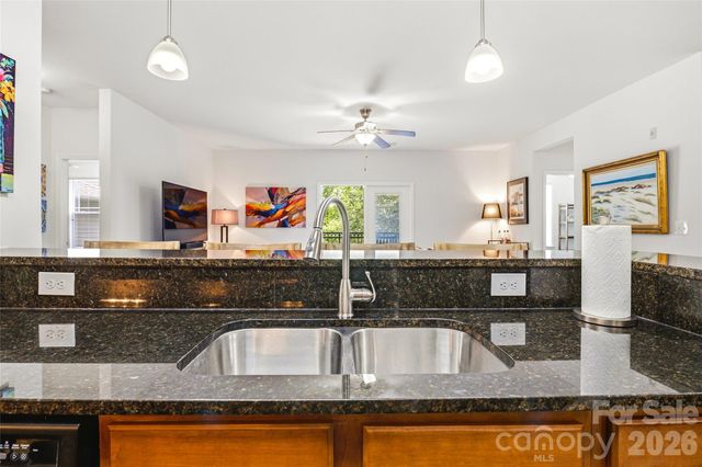 142 Brickton Village Circle 202, Fletcher, NC 28732