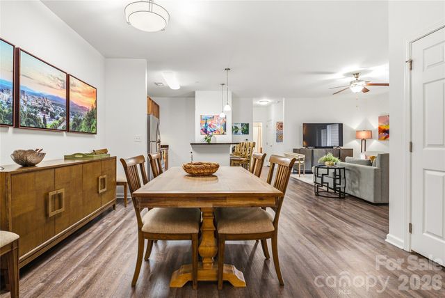 142 Brickton Village Circle 202, Fletcher, NC 28732