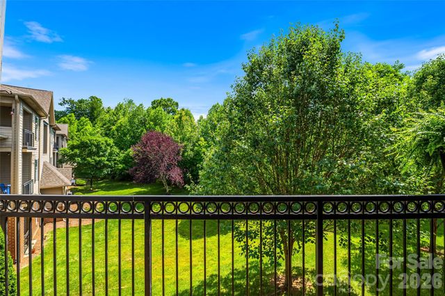 142 Brickton Village Circle 202, Fletcher, NC 28732