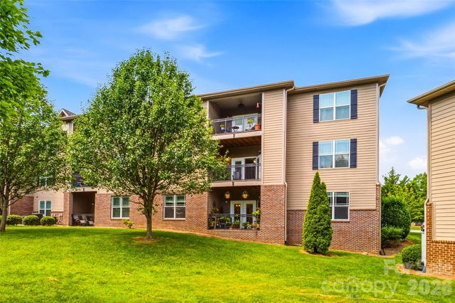 142 Brickton Village Circle 202, Fletcher, NC 28732