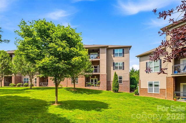 142 Brickton Village Circle 202, Fletcher, NC 28732