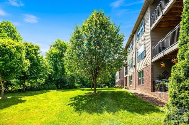 142 Brickton Village Circle 202, Fletcher, NC 28732