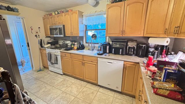 74 Elm St A, Framingham, MA 01701