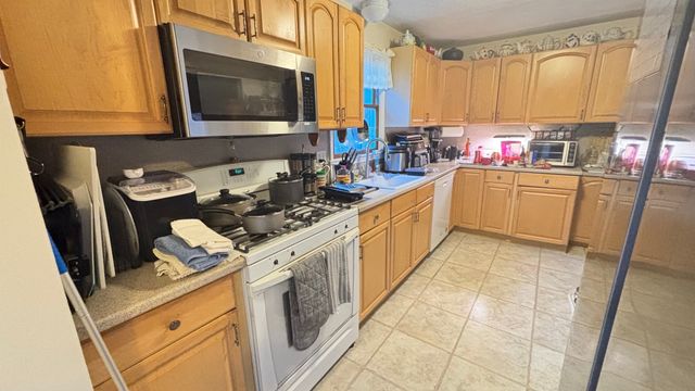 74 Elm St A, Framingham, MA 01701