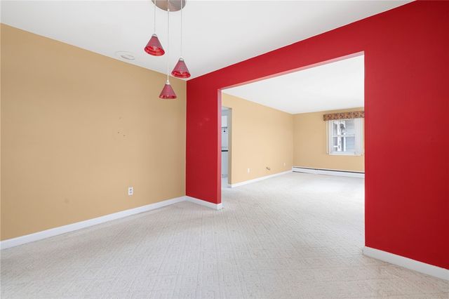 9 Spruce Avenue, Middletown, RI 02842