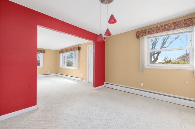 9 Spruce Avenue, Middletown, RI 02842