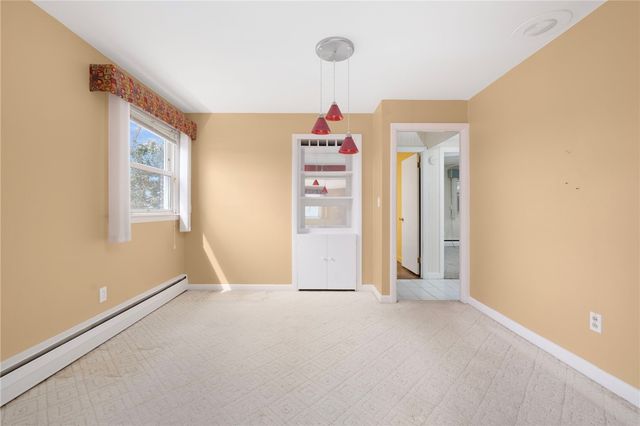 9 Spruce Avenue, Middletown, RI 02842