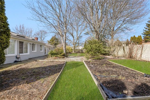 9 Spruce Avenue, Middletown, RI 02842