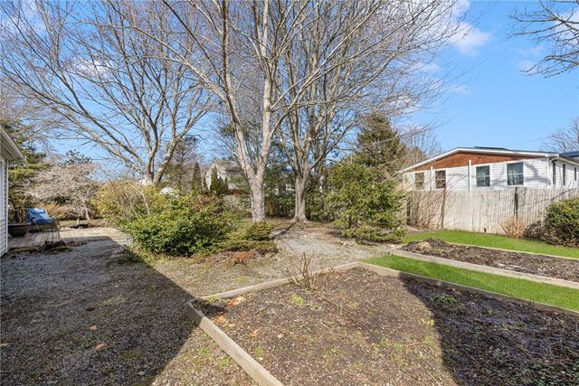 9 Spruce Avenue, Middletown, RI 02842