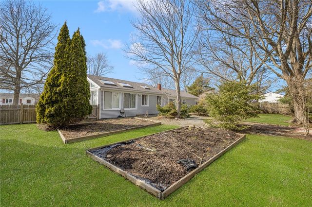 9 Spruce Avenue, Middletown, RI 02842