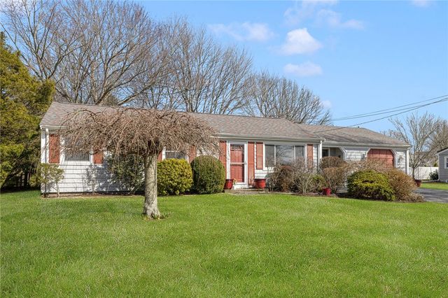 9 Spruce Avenue, Middletown, RI 02842