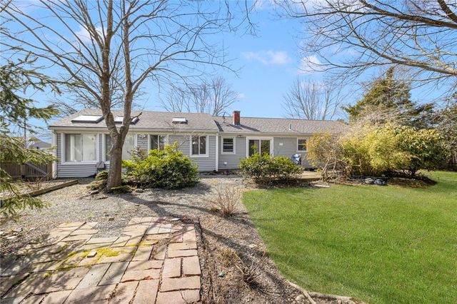 9 Spruce Avenue, Middletown, RI 02842