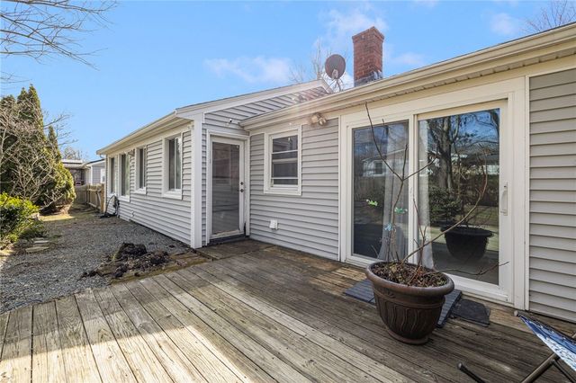 9 Spruce Avenue, Middletown, RI 02842