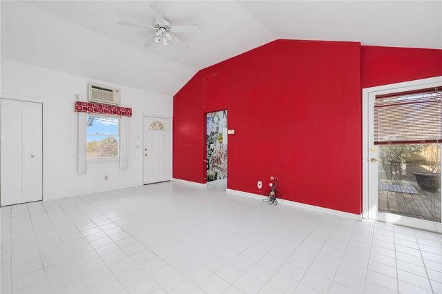 9 Spruce Avenue, Middletown, RI 02842