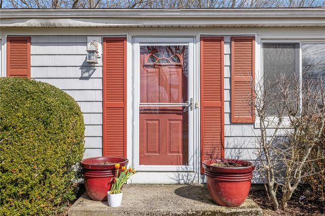 9 Spruce Avenue, Middletown, RI 02842