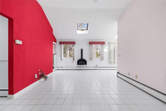 9 Spruce Avenue, Middletown, RI 02842