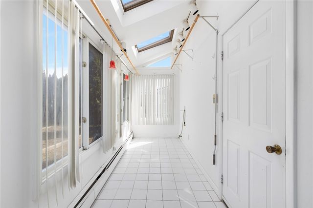 9 Spruce Avenue, Middletown, RI 02842