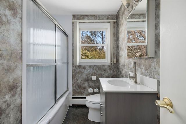 9 Spruce Avenue, Middletown, RI 02842