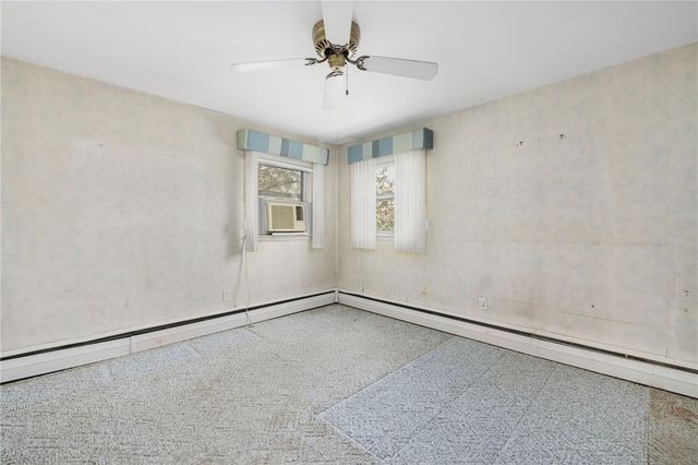 9 Spruce Avenue, Middletown, RI 02842