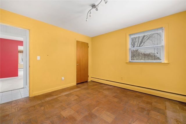 9 Spruce Avenue, Middletown, RI 02842