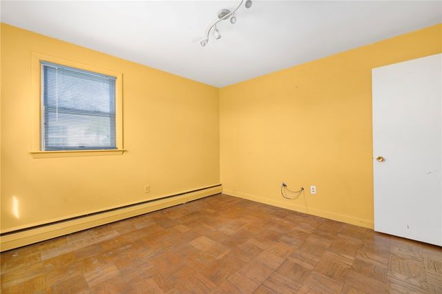 9 Spruce Avenue, Middletown, RI 02842