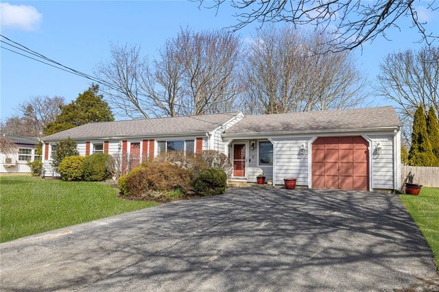 9 Spruce Avenue, Middletown, RI 02842