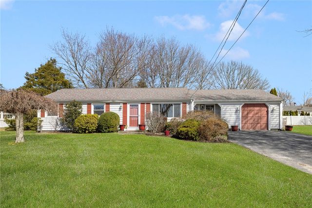 9 Spruce Avenue, Middletown, RI 02842