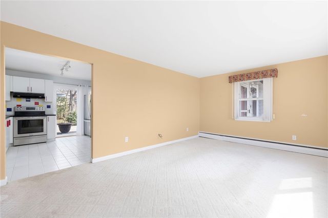 9 Spruce Avenue, Middletown, RI 02842