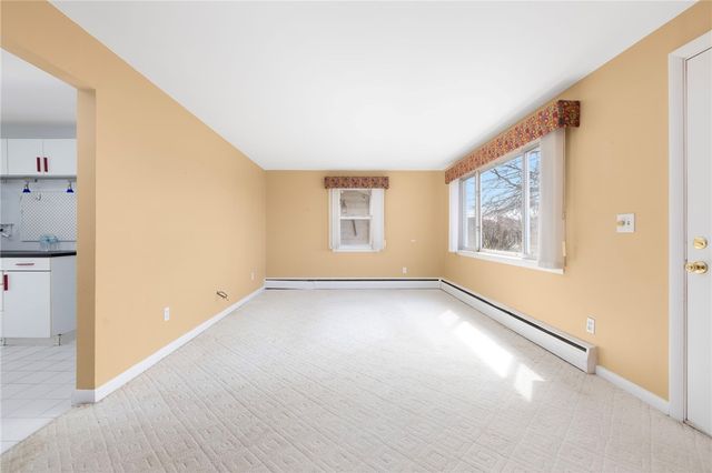 9 Spruce Avenue, Middletown, RI 02842