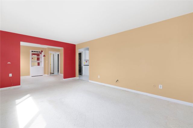 9 Spruce Avenue, Middletown, RI 02842