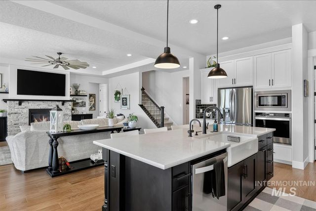 1338 N Sarajevo Ave, Eagle, ID 83616