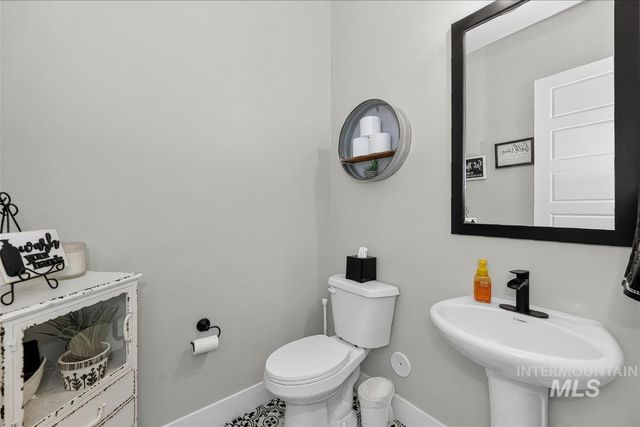 1338 N Sarajevo Ave, Eagle, ID 83616