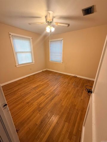 4300 W 9th Street, Little Rock, AR 72204