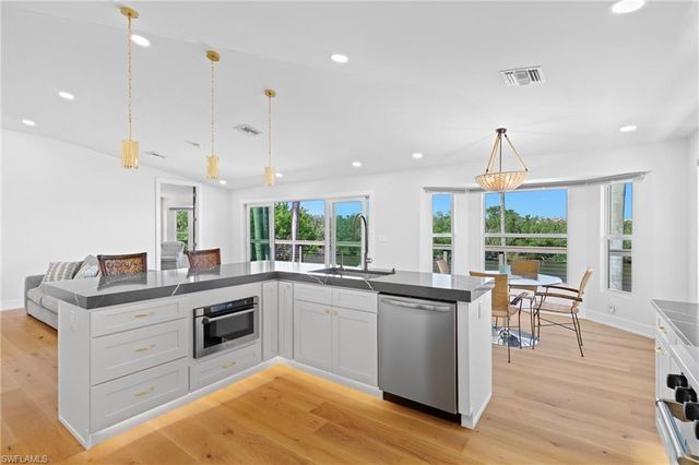 1836 Harbor LN, Naples, FL 34104