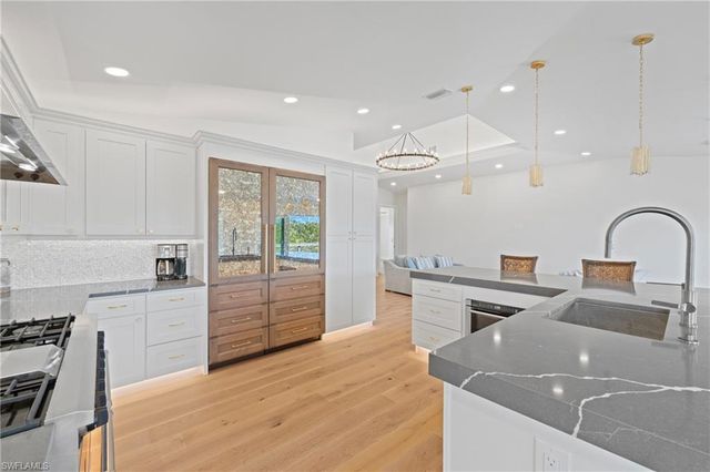 1836 Harbor LN, Naples, FL 34104