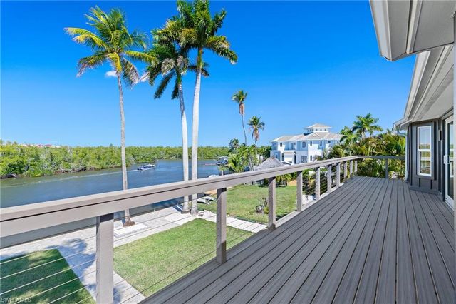 1836 Harbor LN, Naples, FL 34104