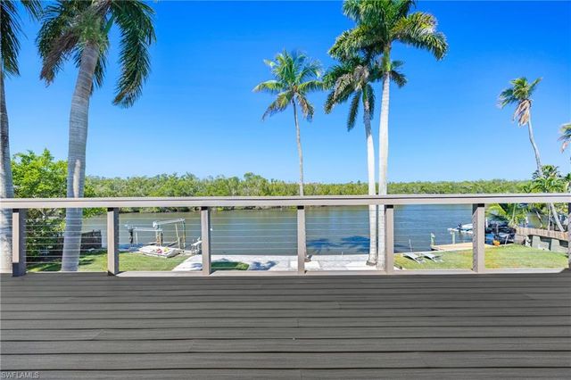 1836 Harbor LN, Naples, FL 34104