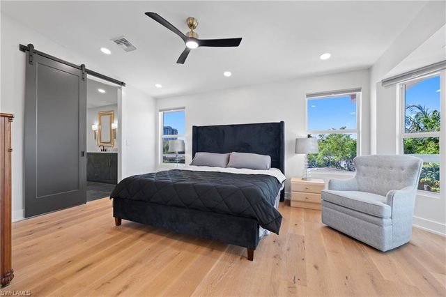 1836 Harbor LN, Naples, FL 34104