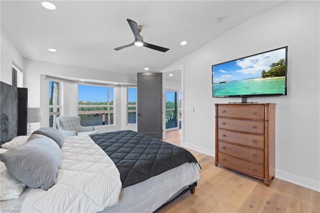 1836 Harbor LN, Naples, FL 34104