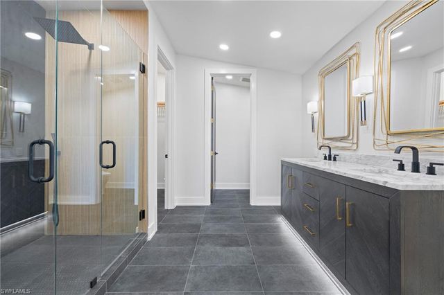 1836 Harbor LN, Naples, FL 34104