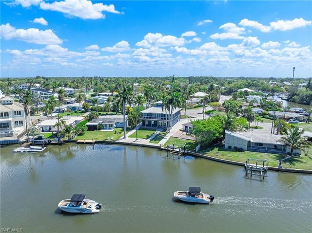 1836 Harbor LN, Naples, FL 34104