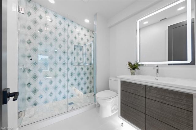 1836 Harbor LN, Naples, FL 34104