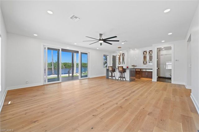 1836 Harbor LN, Naples, FL 34104